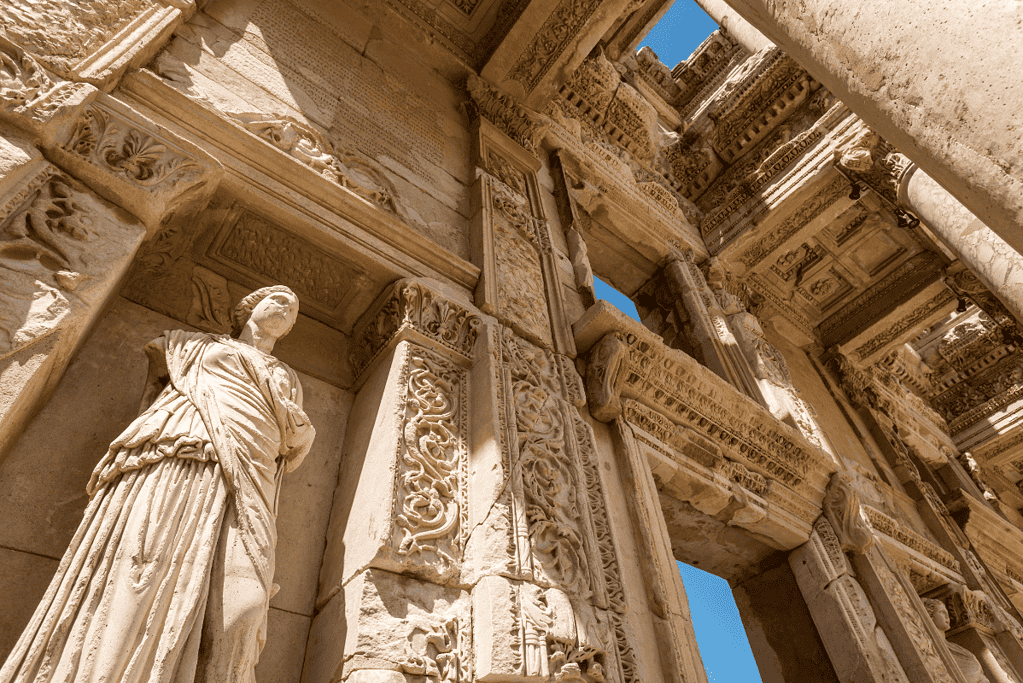 Image of one of the most famous relics of the ancient world, the Roman ruins in modern day Turkey